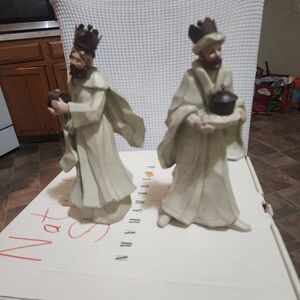 Kirkland's Ivory Ceramic Figurine Base with Black Felt Pads